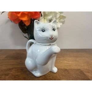 Vintage White Ceramic Cat Teapot Figural Kitty Tea Pot Whimsical Cat Lover Decor